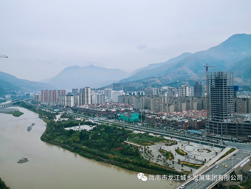 匠心傾注、喜封金頂——龍江?雙子座商住小區(qū)主體順利封頂