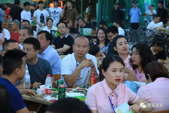 好嗨喲！隴南第一屆青島啤酒節(jié)開幕啦，為期8天