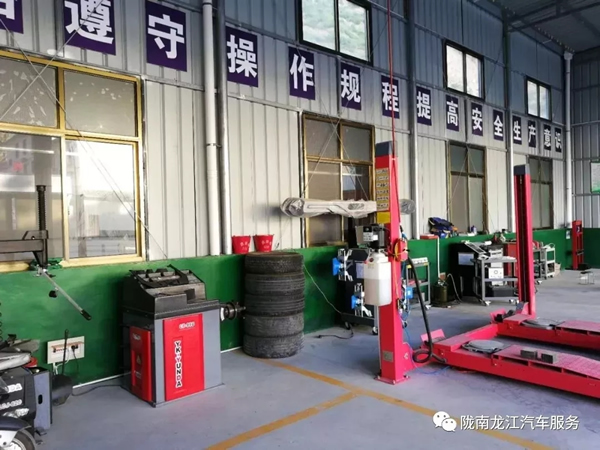 金錘鈑金，銀槍噴漆！龍江汽修值得信賴！