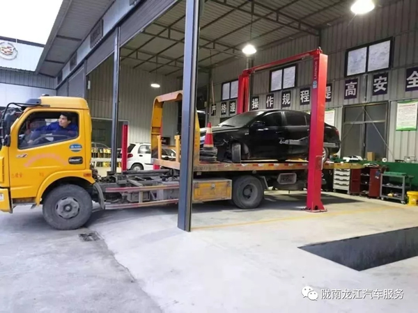 金錘鈑金，銀槍噴漆！龍江汽修值得信賴！