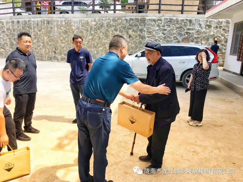 “感黨恩、憶黨史”，--市龍江城鄉(xiāng)發(fā)展集團(tuán)公司開展慶祝建黨99周年主題黨日活動(dòng)