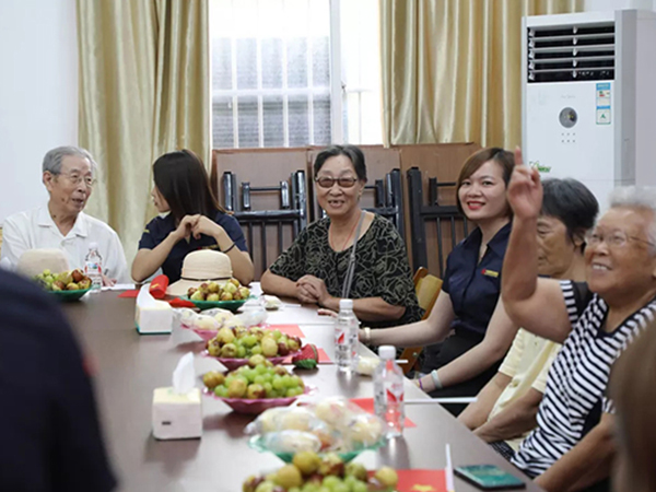 中庭裝飾集團丨“情暖中秋，將愛傳承”——走進金浦社區(qū)慰問高齡老人